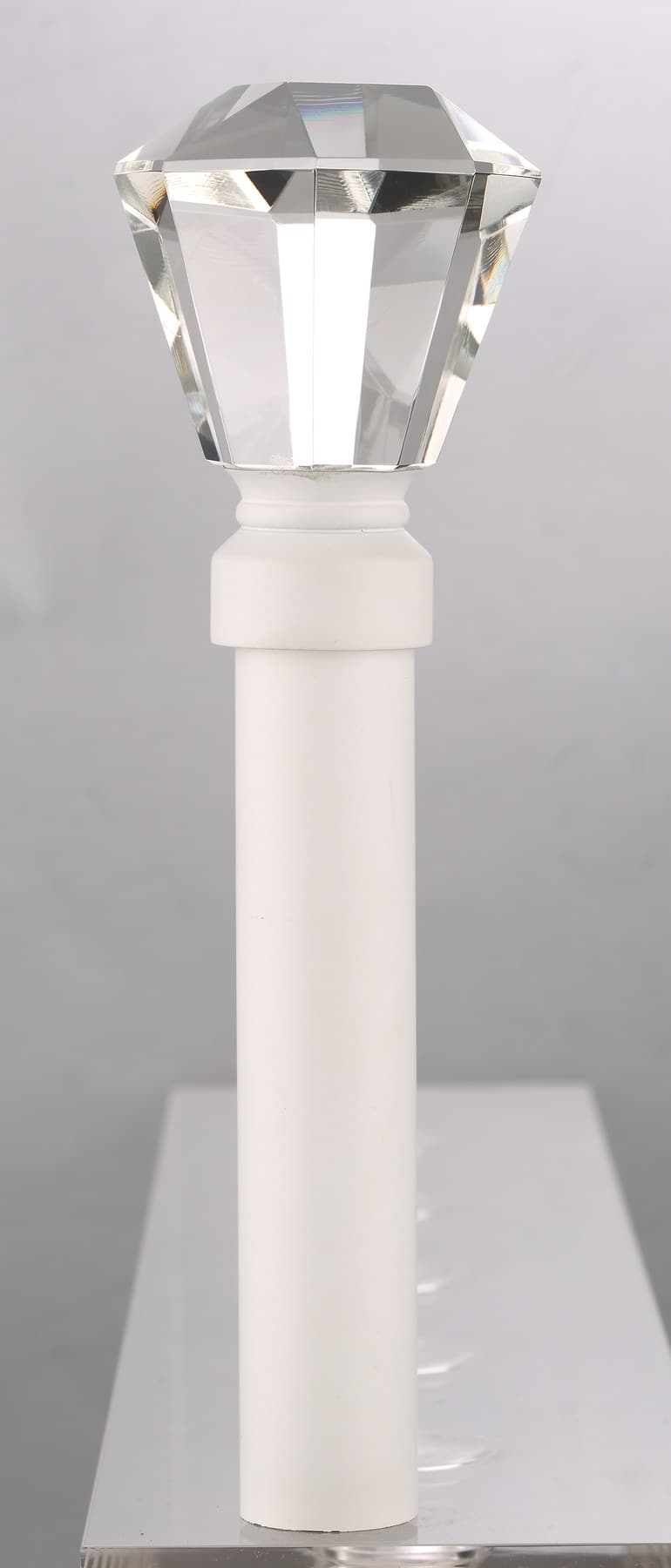 White crystal Ø28 mm finial detail
